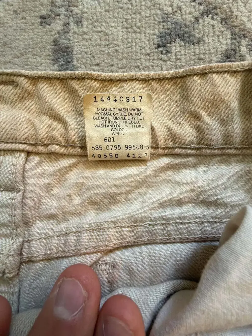 Vintage Levi's 550 Relaxed Fit Tapered Leg Khaki Tan Jeans W32 L32 Made in USA